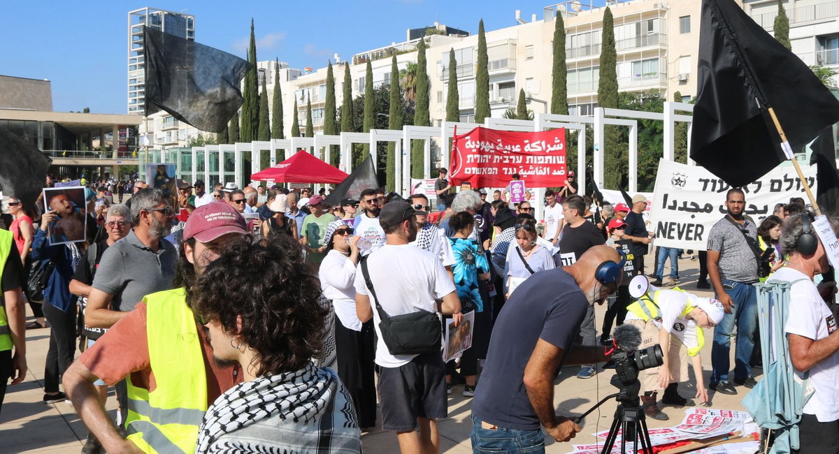 مظاهرة حاشدة في تل أبيب بدعوة من لجنة المتابعة تحت شعار