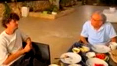 غزال أبو ريا يستقبل الصحفي الفرنسي فكتور من مجلة “سو فوت”