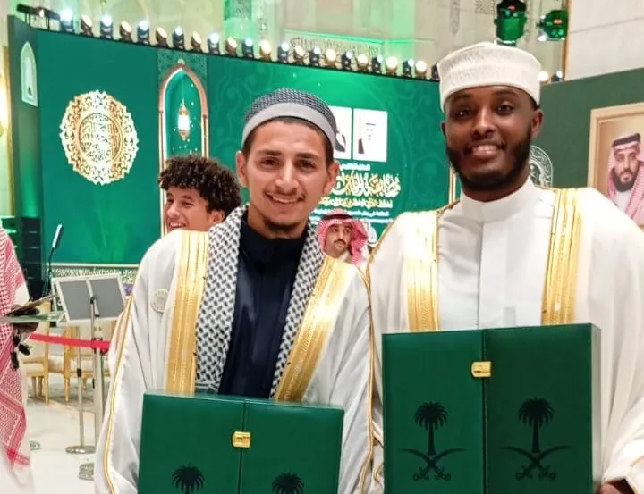 الشيخ أبو صبحة من يطا يتوَّج بالمركز الخامس في مسابقة الملك عبد العزيز الدولية لحفظ القرآن الكريم