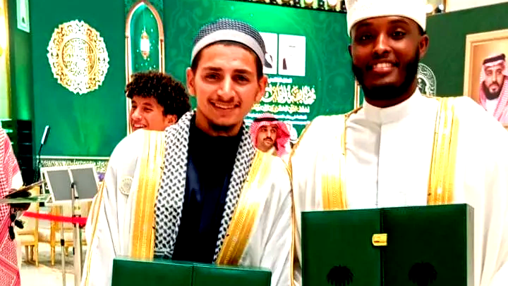 الشيخ أبو صبحة من يطا يتوَّج بالمركز الخامس في مسابقة الملك عبد العزيز الدولية لحفظ القرآن الكريم