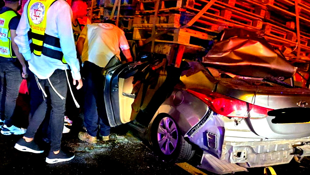 مصرع شاب بحادث طرق بين سيارة وشاحنة على شارع 6 قرب باقة الغربية