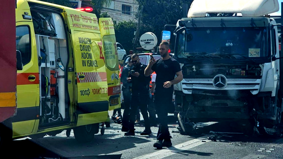 الرينة: إصابة متوسّطة لرجل (70 عامًا) إثر حادث طرق وقع بين شاحنة ومركبة خصوصية