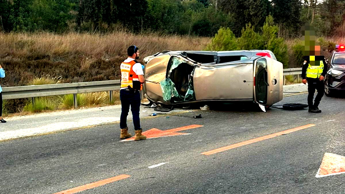 إصابة شاب بجراح متوسطة جراء انقلاب سيارة على شارع 65