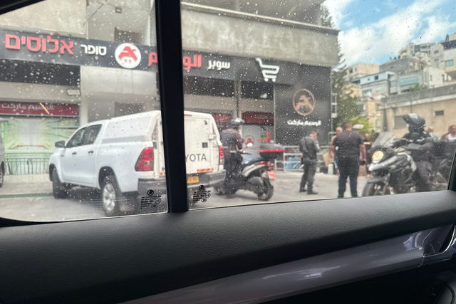 اطلاق نار واصابة شاب بجراح متوسطة داخل سوبرماركت في الناصرة