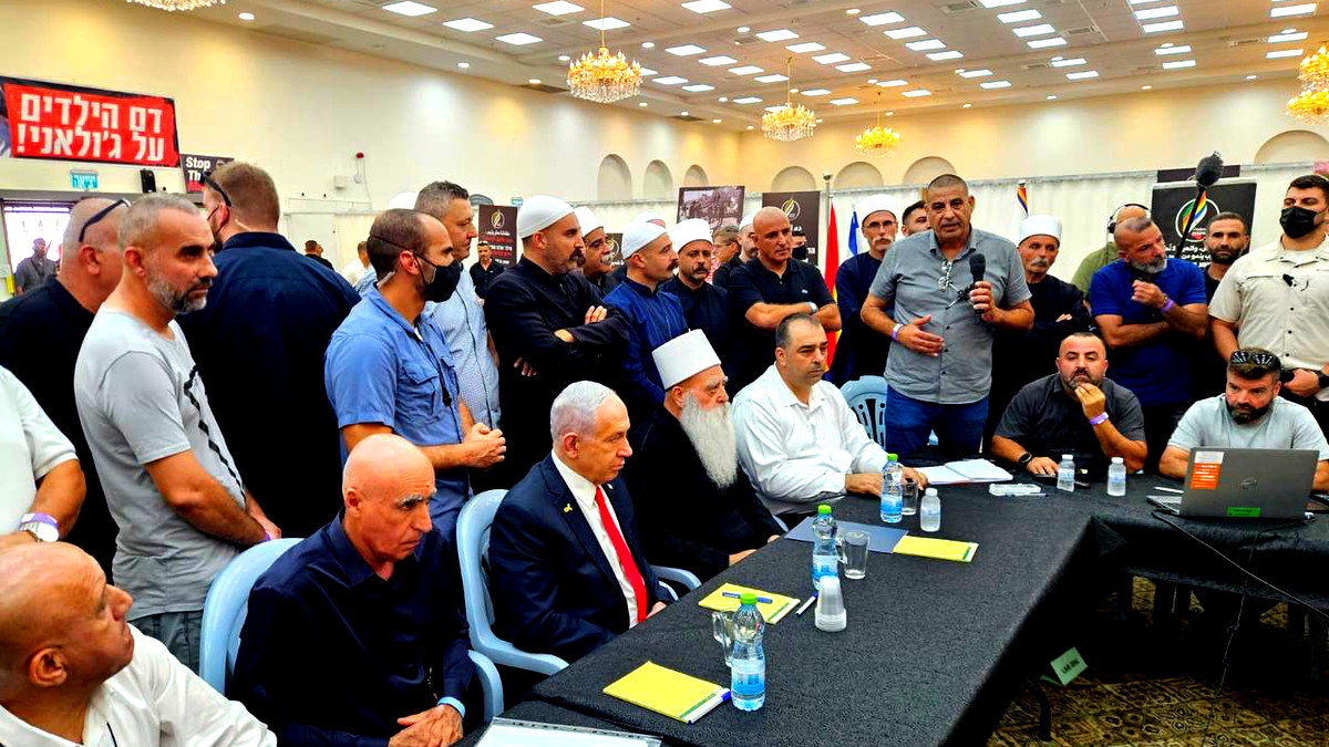 نتنياهو يلتقي الشيخ موفق طريف في جولس وسط احتمالات اتفاق أمني بين إسرائيل وسوريا