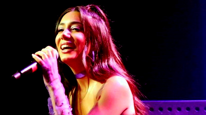 نور حلو تبهر جمهور "مترو المدينة" بأداء أغنياتها وأروع الكلاسيكيات العربية والعالمية