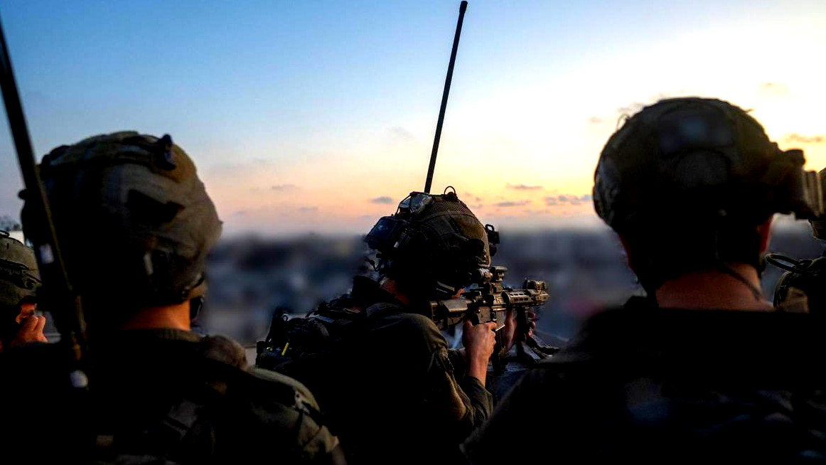 بريطانيا تفرض قيودًا على مشاركة إسرائيل في معرض الأسلحة.. والجيش الإسرائيلي يرد