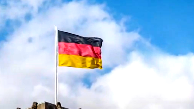 تحسُبًا لأي رد إيراني.. ألمانيا تدعو رعاياها لمغادرة البلاد فورًا