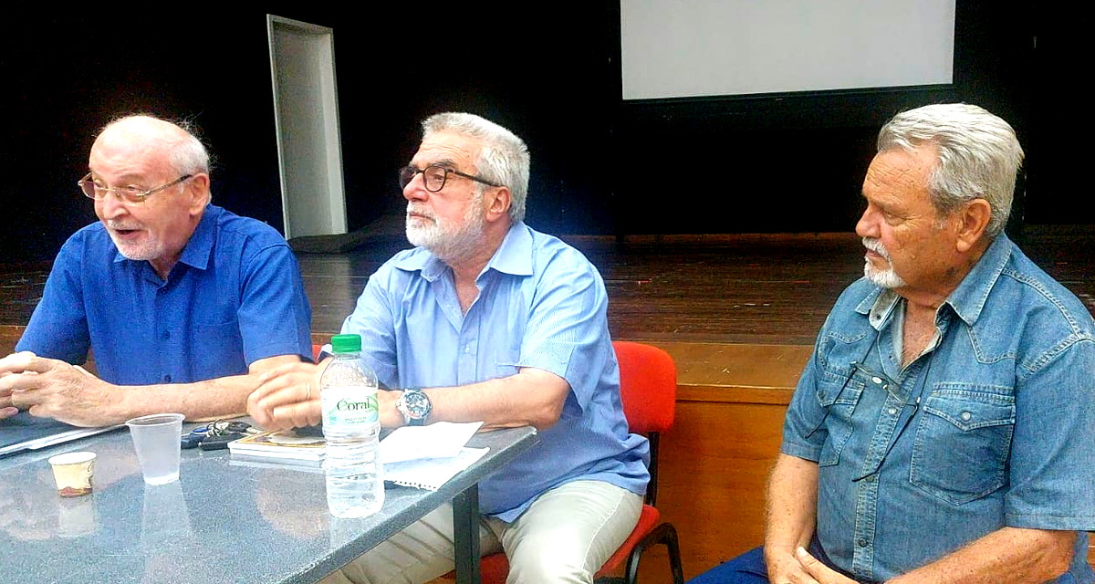 في قاعة "العودة" وبالتّعاون مع المجلس المحلّيّ في "عيلبون": عصام مخّول وجواد بولس ضيفا "مؤسّسة محمود درويش" في ندوة سياسيّة