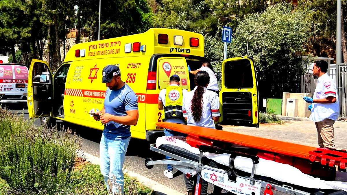 القدس: إصابة خطيرة لشاب جرّاء انزلاق السكوتر الكهربائي