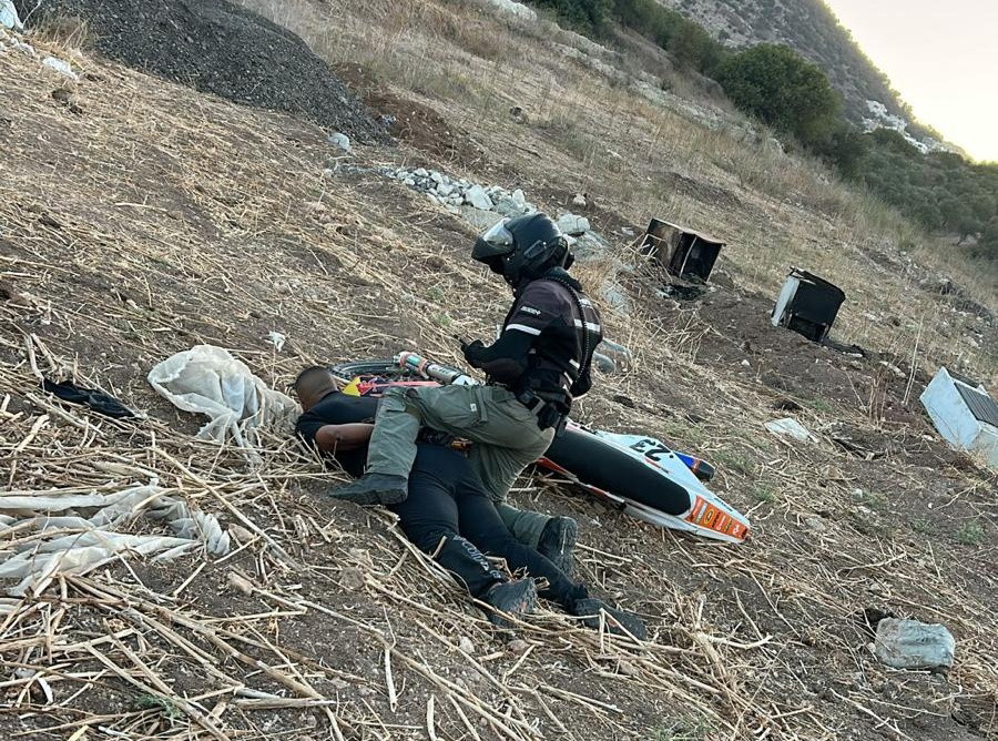مطاردة دراجة نارية قرب دبورية تنتهي بالقبض على السائق (18 عامًا) من الشبلي