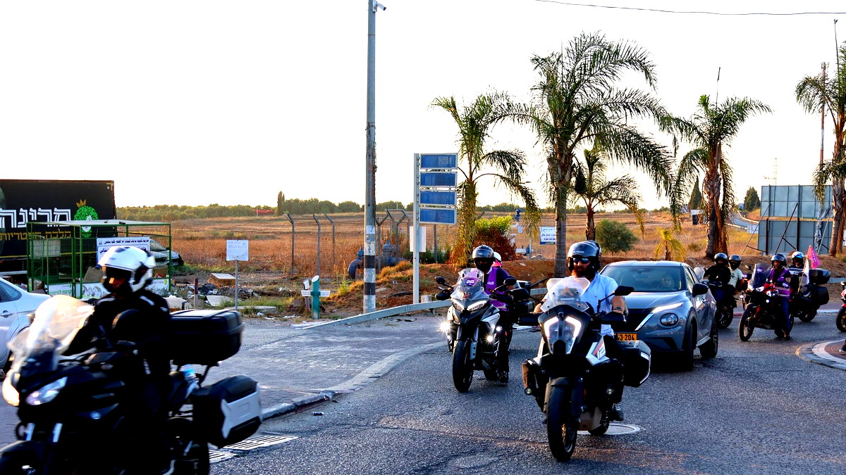 مسيرة دراجات نارية ووقفات جماهيرية تندد بحرب الإبادة وبالعنف| نقف معًا "مستمرون بتصعيد الاحتجاج"