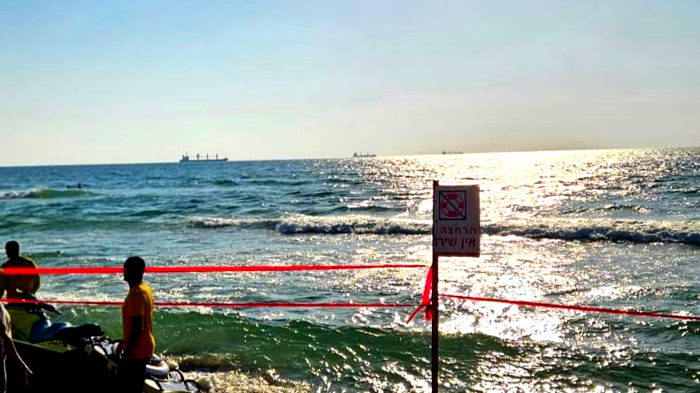 عمليات انعاش لسيدة إثر تعرضها للغرق في شاطئ أشدود