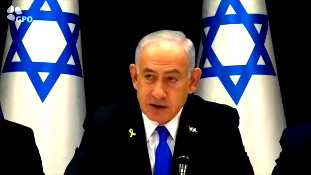  نتنياهو في مستهل اجتماع الحكومة: هاجمنا  أبو عبيدة وآمل ألا يكون معنا , وهذه أيامٌ حافلةٌ بالإنجازات العظيمة، لكنها أيضًا مليئةٌ بالتحديات