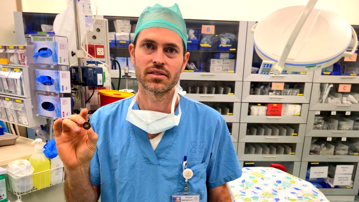 إنقاذ حياة رضيع عربي من الجليل إبتلع بطارية ساعة قديمة