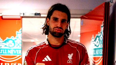 قذيفة سوبوسلاي في أرسنال تهدي ليفربول صدارة الدوري الإنجليزي منفرداً