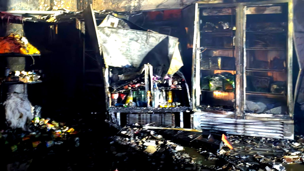 ام الفحم: إندلاع حريق هائل في محل تجاري دون إصابات