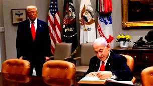 خطة ترامب لغزة بحثت قبل عامين في مكتب نتنياهو لكنها أضافت بندا خطيرا