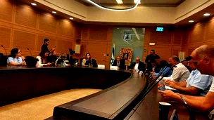 مركز مساواة: الوزيرة ماي جولان تحاول تمرير تعيين سياسي على رأس سلطة التطوير الاقتصادي للمجتمع العربي