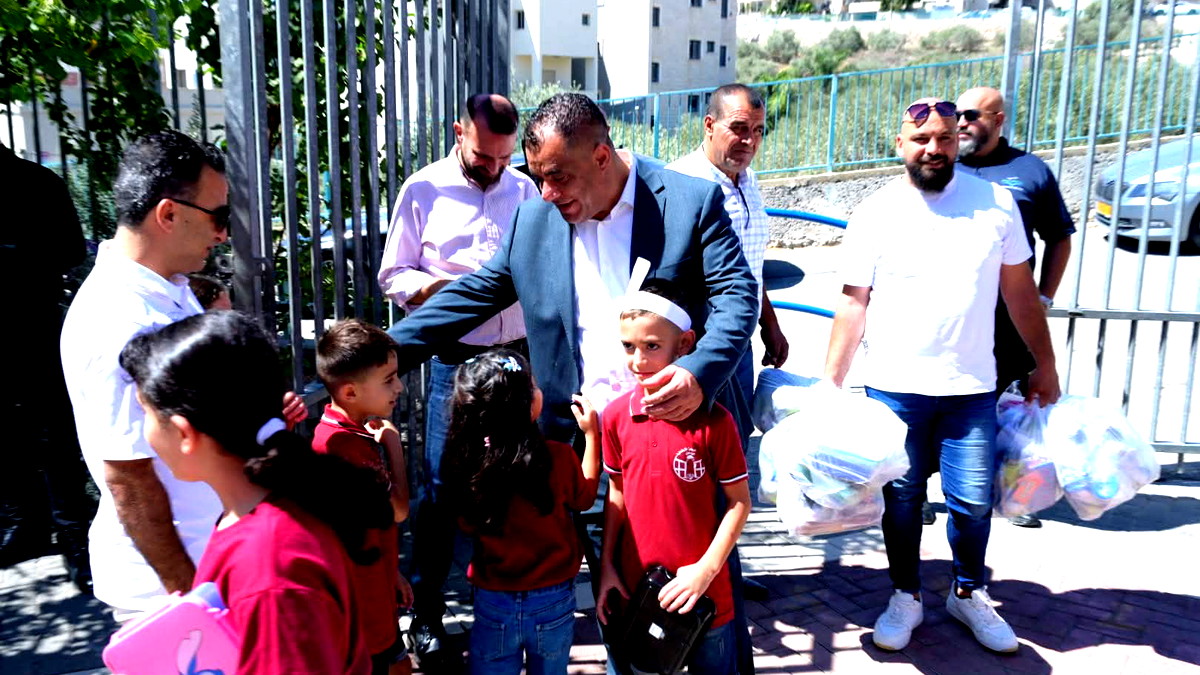 في أجواء احتفالية: جولة ميدانية لرئيس مجلس محلي عين ماهل وموظفيه لمدراس القرية