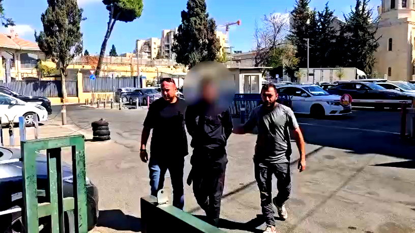 "ندخل أصابعنا ونبصق فيها" - اعتقال شاب من القدس يعمل في مصنع بوظة