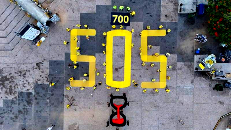 700 يوم من الإهمال: عائلات الأسرى الإسرائيليين تطالب بإنهاء الحرب وتنتقد تقاعس الحكومة