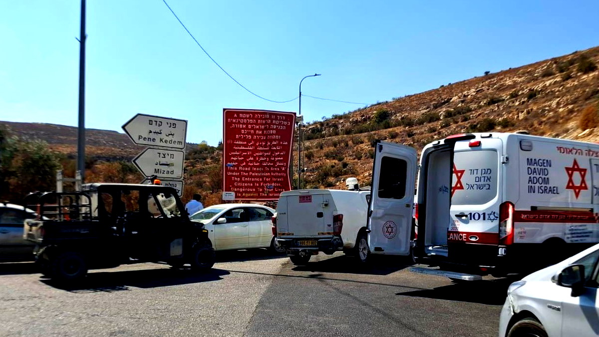 إصابة مستوطن بجروح طفيفة جراء شجار مع شبان فلسطينيين جنوب الضفة الغربية واعتقال فلسطيني 