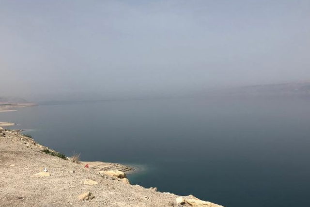 حالة الطقس: أجواء حارة نهارًا ومعتدلة ليلًا