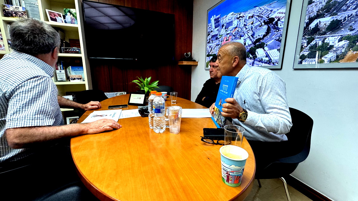 النائب أكرم حسون والجنرال حسون حسون يزورون مستشفى رمبام: "عمل إنساني يستحق الدعم"