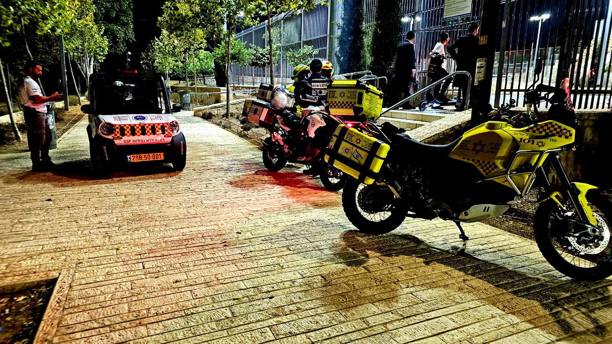 إصابة فتى بجراح متوسطة جراء تعرضه للطعن خلال شجار في ملعب بالقدس