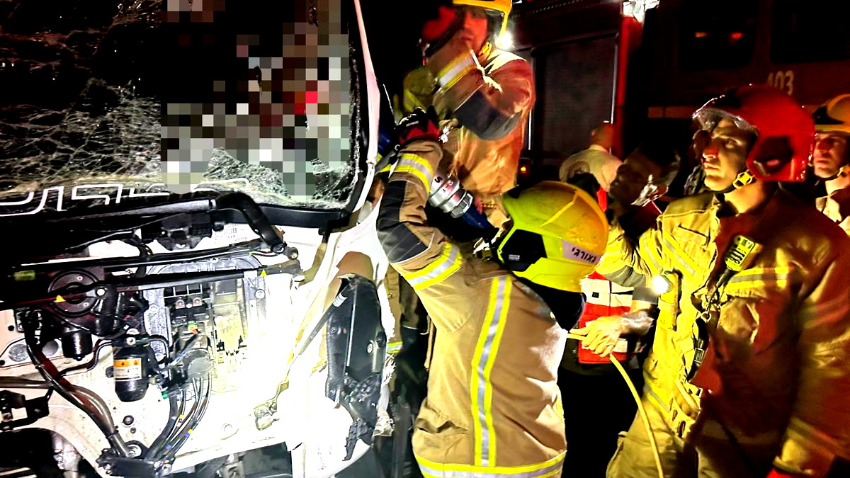  إصابة ثلاثة أشخاص إثر حادث طرق وقع فجر اليوم بين ثلاث شاحنات على شارع 6 جنوبيّ البلاد