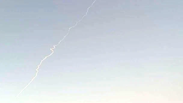 الجيش الإسرائيلي: اعتراض صاروخ أُطلق من اليمن باتجاه البلاد