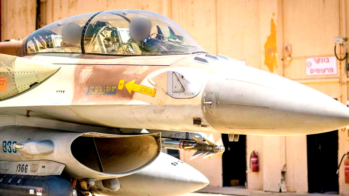 الجيش الإسرائيلي يعلن تنفيذ خمس موجات من الغارات على مدينة غزة