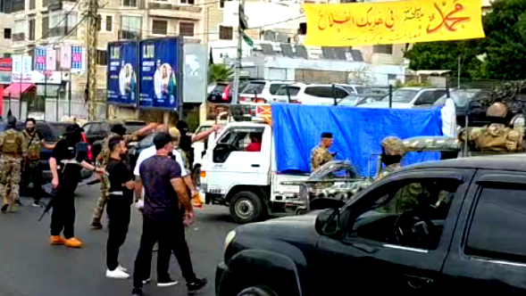 في إطار خطة نزع السلاح: الجيش اللبناني يتسلّم 8 شاحنات من المخيمات الفلسطينية