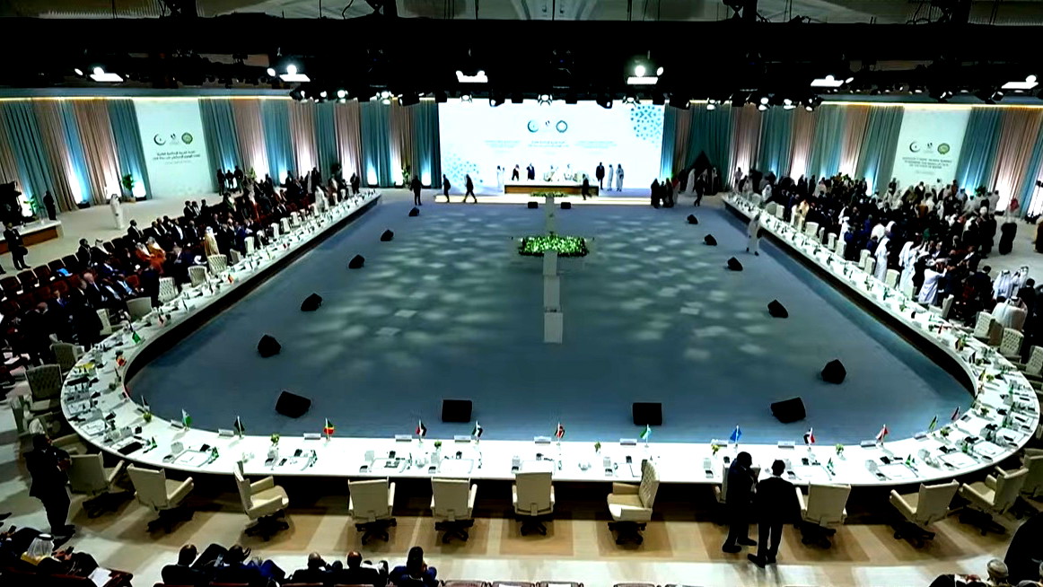 رئيس الوزراء القطري: اعتماد البيان الختامي للقمة العربية الإسلامية الطارئة في الدوحة