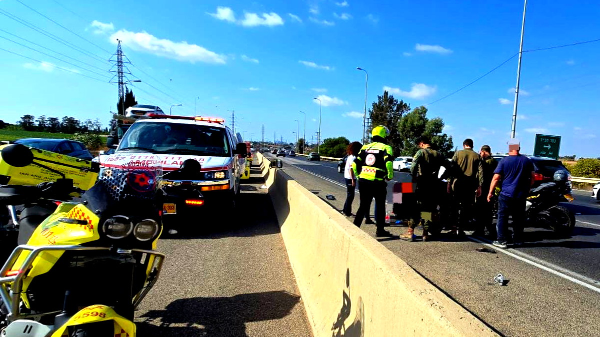 تل ابيب:اصابة سائق دراجة نارية (20 عاما) بجراح خطيرة بحادث طرق على شارع 44 