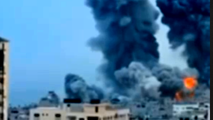  12 غارة جوية اسرائيلية استهدفت ثلاثة أرصفة في ميناء الحديدة في اليمن