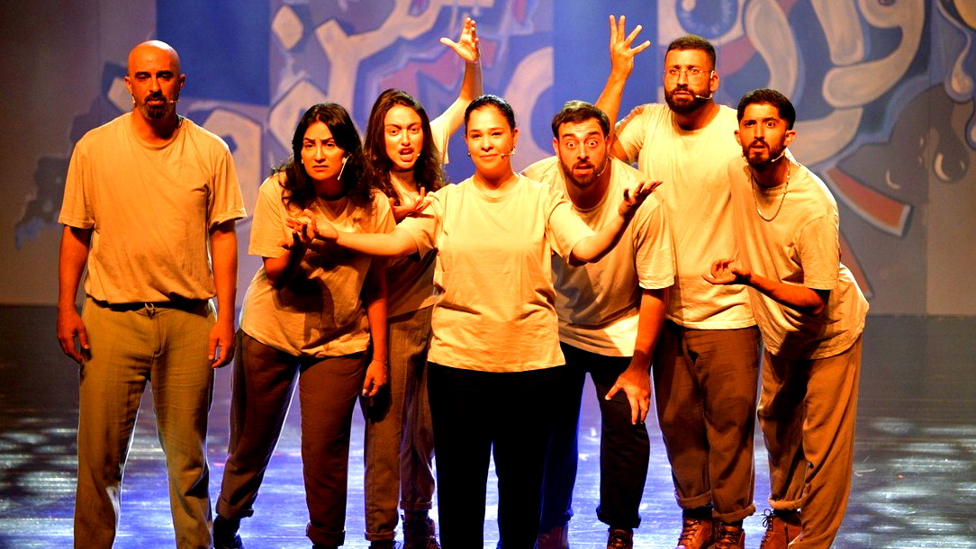 العرض الاحتفالي لمسرحية "عيشه ومش عيشه" يضيء خشبة المسرح العربي أم الفحم بحضور جماهيري واسع