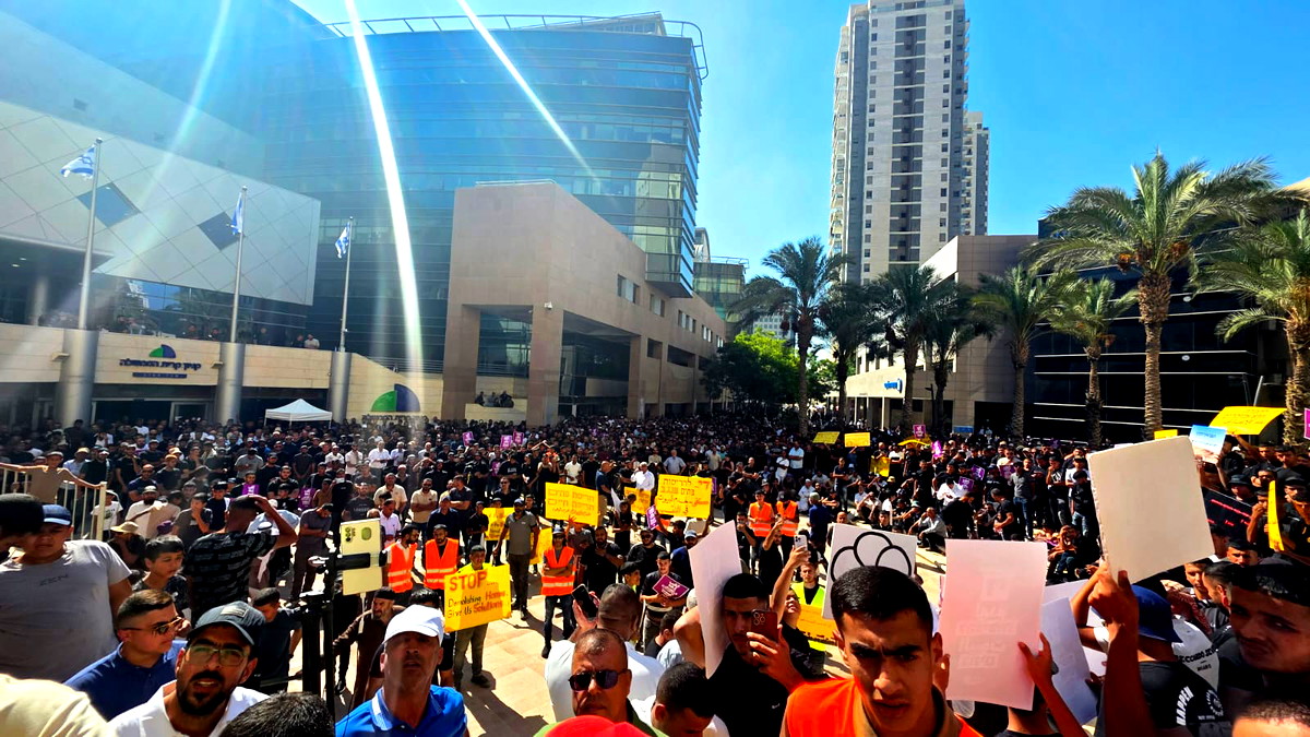 بمشاركة الآلاف.. مظاهرة العزة والكرامة في بئر السبع احتجاجًا على عمليات الهدم في النقب