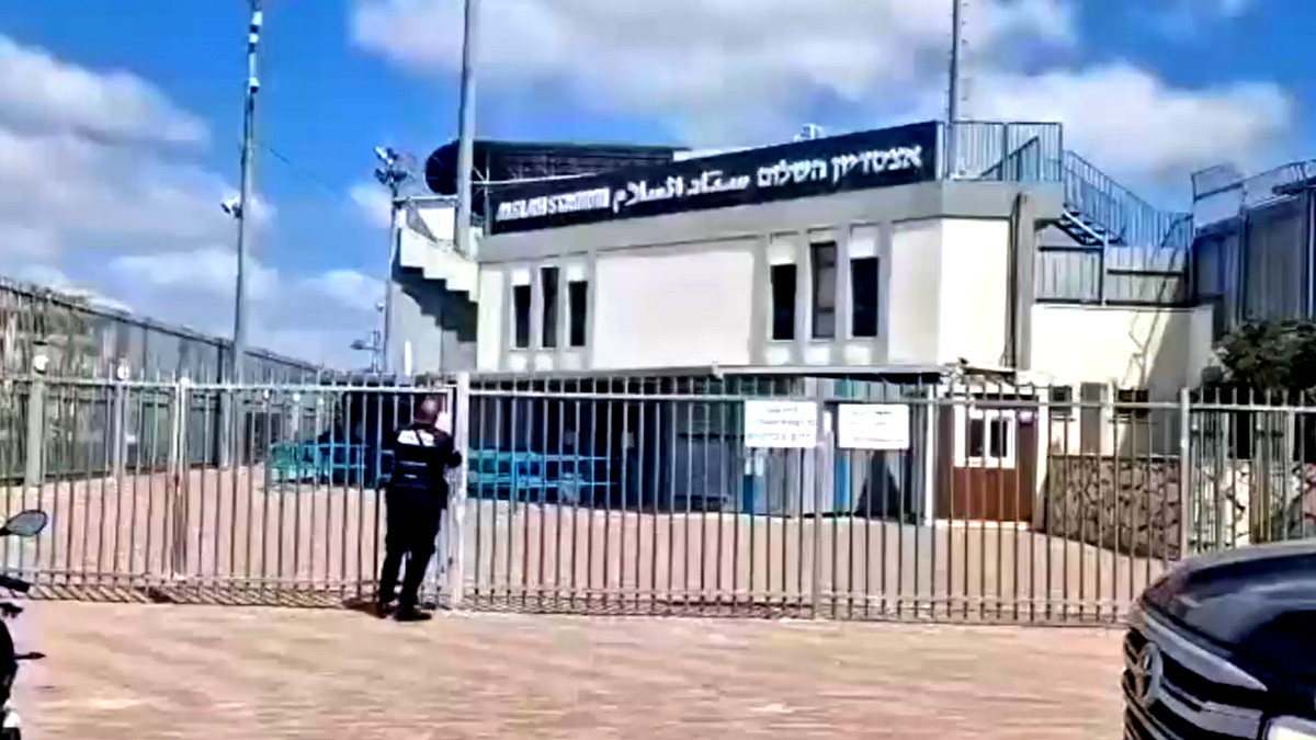 إغلاق ملعب في أم الفحم لمدة 30 يومًا بعد ضبط عمال من الضفة بدون تصاريح