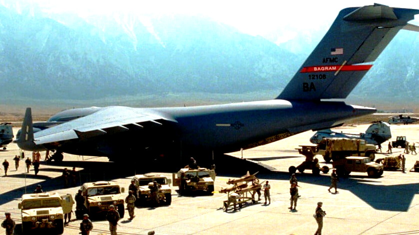 ترامب يفجر مفاجأة: نحاول استعادة قاعدة باغرام من طالبان!