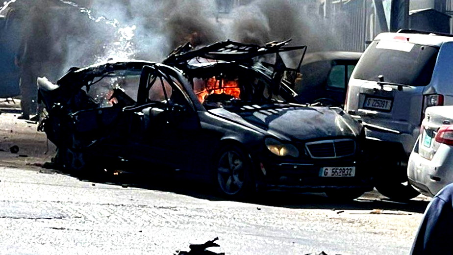 مسيرة إسرائيلية تستهدف مركبة جنوب لبنان وتوقع ضحية وإصابات 