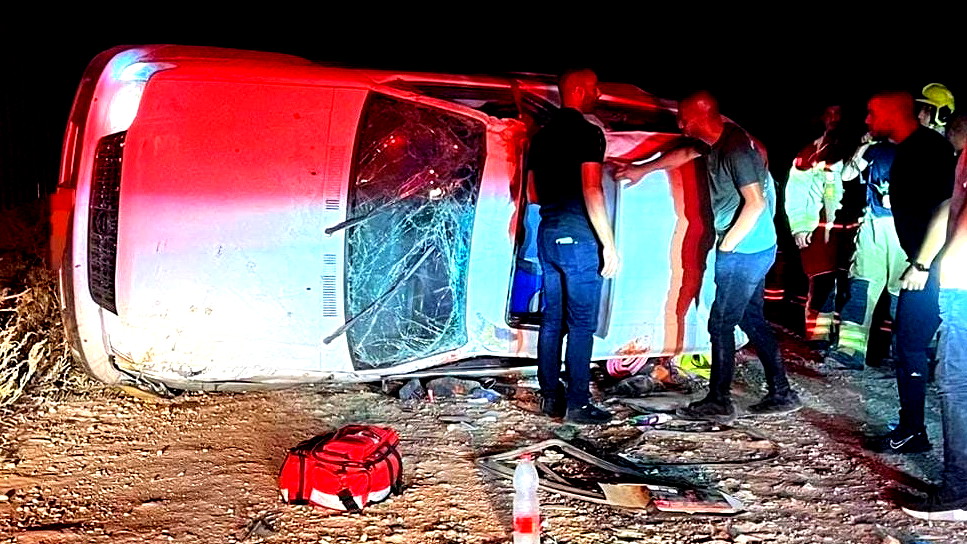 طمرة: إصابة شاب بجروح خطيرة إثر انقلاب سيارة قرب شارع 70