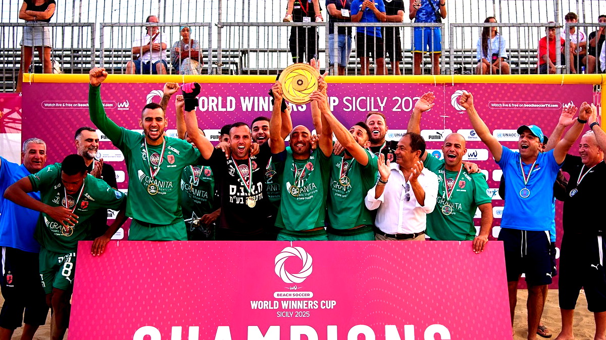 تتويج فريق فلفلة كفر قاسم بلقب كأس العالم للأندية الشاطئية