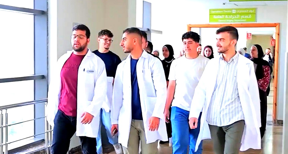 طبيب من أول يوم: جامعة النجاح تستقبل طلبة كلية الطب البشري الجدد بتجربة الدوام السريري 