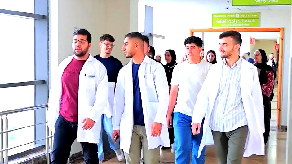 طبيب من أول يوم: جامعة النجاح تستقبل طلبة كلية الطب البشري الجدد بتجربة الدوام السريري