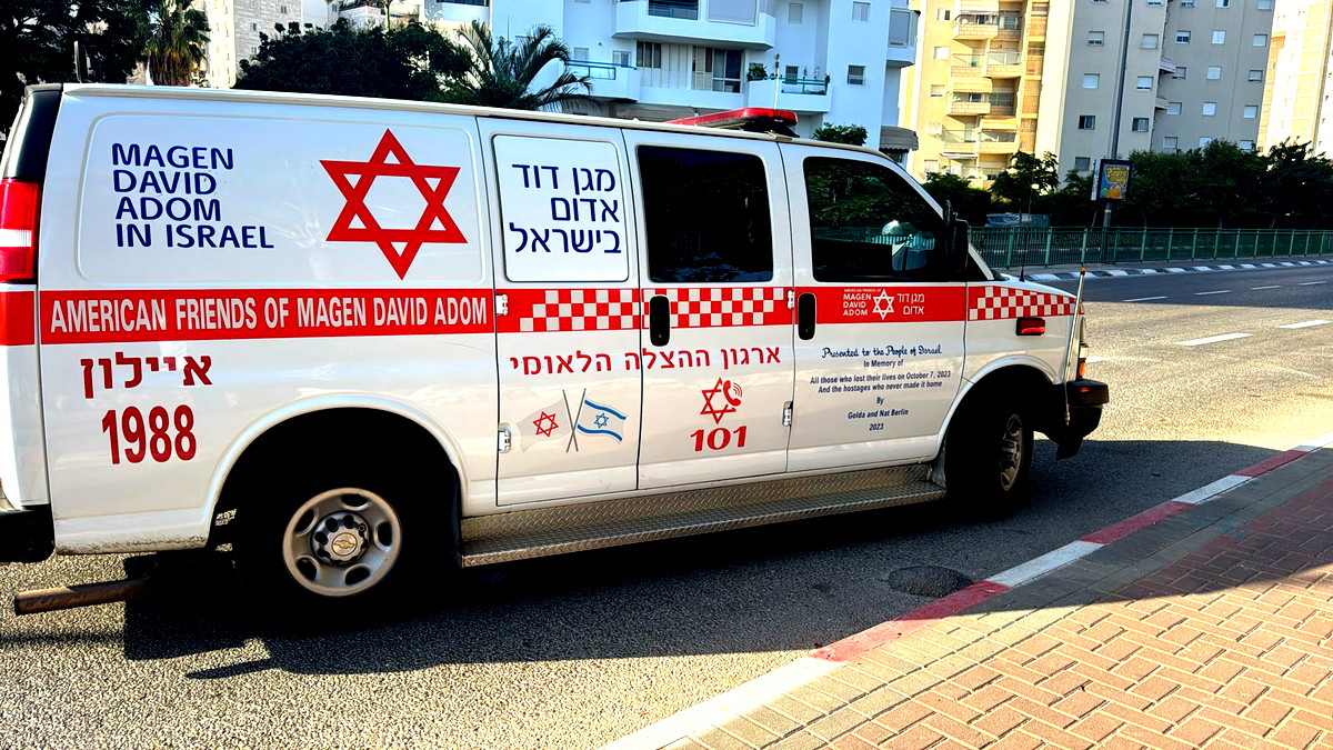 تل ابيب: إصابة شاب(20 عاما) بجراح بالغة الخطورة وشاب بجراح متوسطة إثر حادث دراجة كهربائية