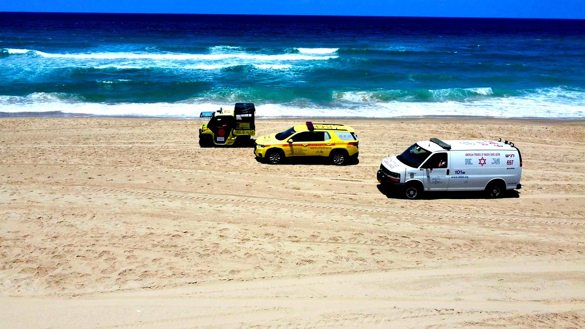 كونوا حذرين! عمليات انعاش لرجل (70 عامًا) عقب تعرّضه للغرق بأحد الشّواطئ في تل أبيب