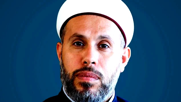 ما حكم نقل بويضة من زوجة إلى زوجة أخرى لا تنجب؟