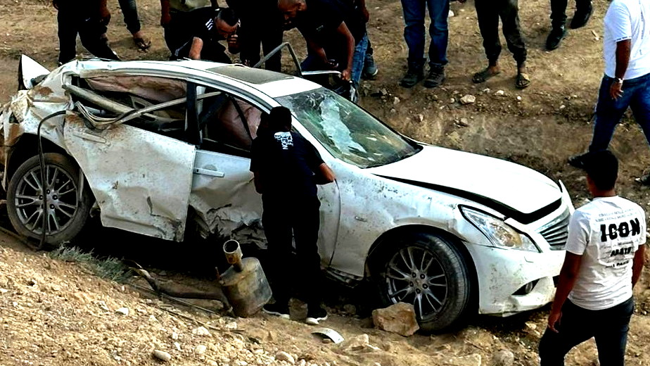 إصابة متوسطة لشاب إثر تعرضه لحادث طرق ذاتي وإنقلاب سيارة على شارع 25 في النقب